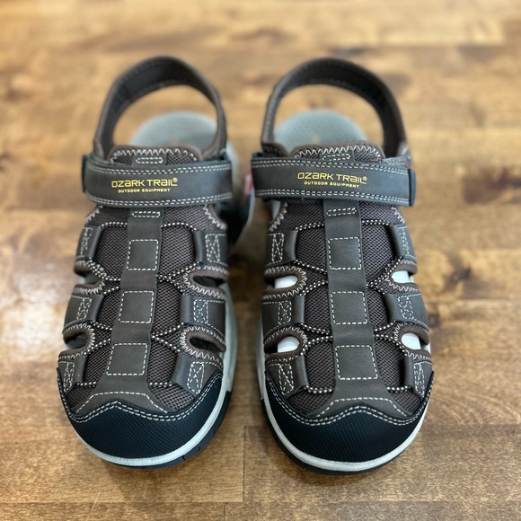 Ozark Trail Brown and Black Men's Sandals - Picture 2 of 8